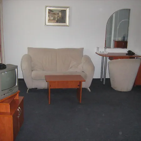 Palace 3*