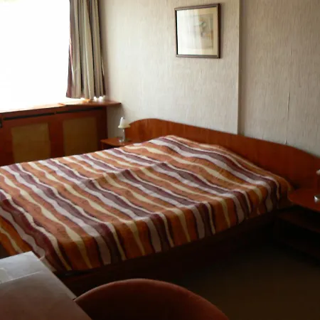 Palace 3*